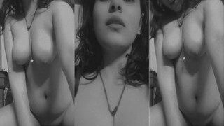 Sexy Desi Girl SHows Boobs | Viral MMS