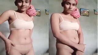 Desi Girl Shows Her Shaved Pussy | Viral MMS