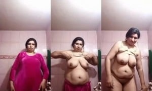 Horny Desi Bhabhi Shows Big Boobs | Viral MMS